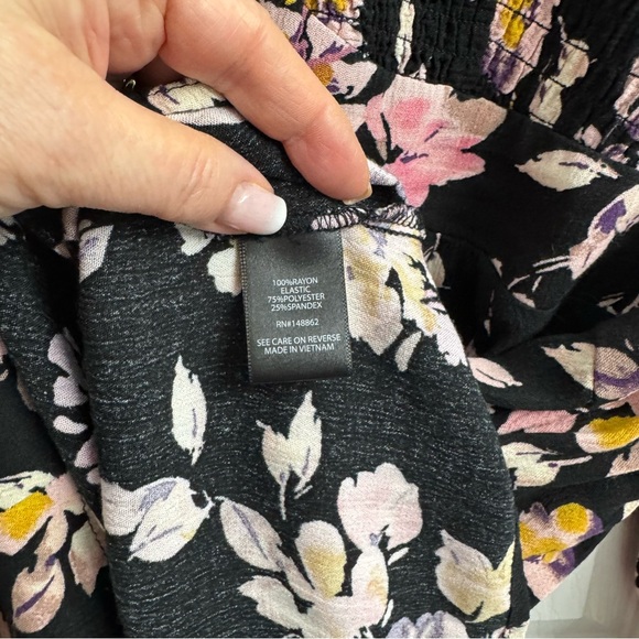 Torrid Black and Pink Floral Long Sleeve Women's Tunic Blouse - Size 1 - Picture 6 of 8